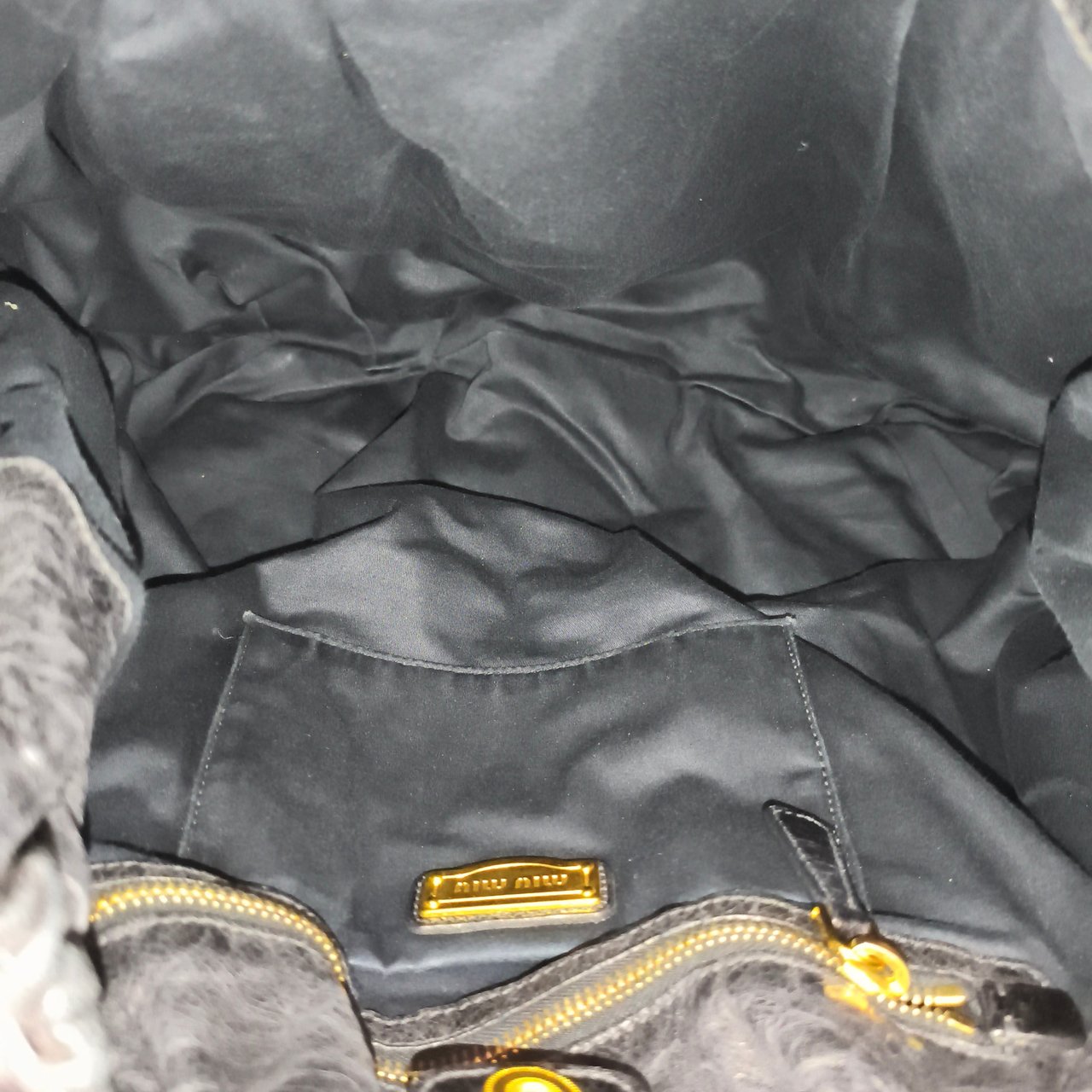 Miu Miu Vitello Lux Gathered Hobo Tote Handbag Zwart
