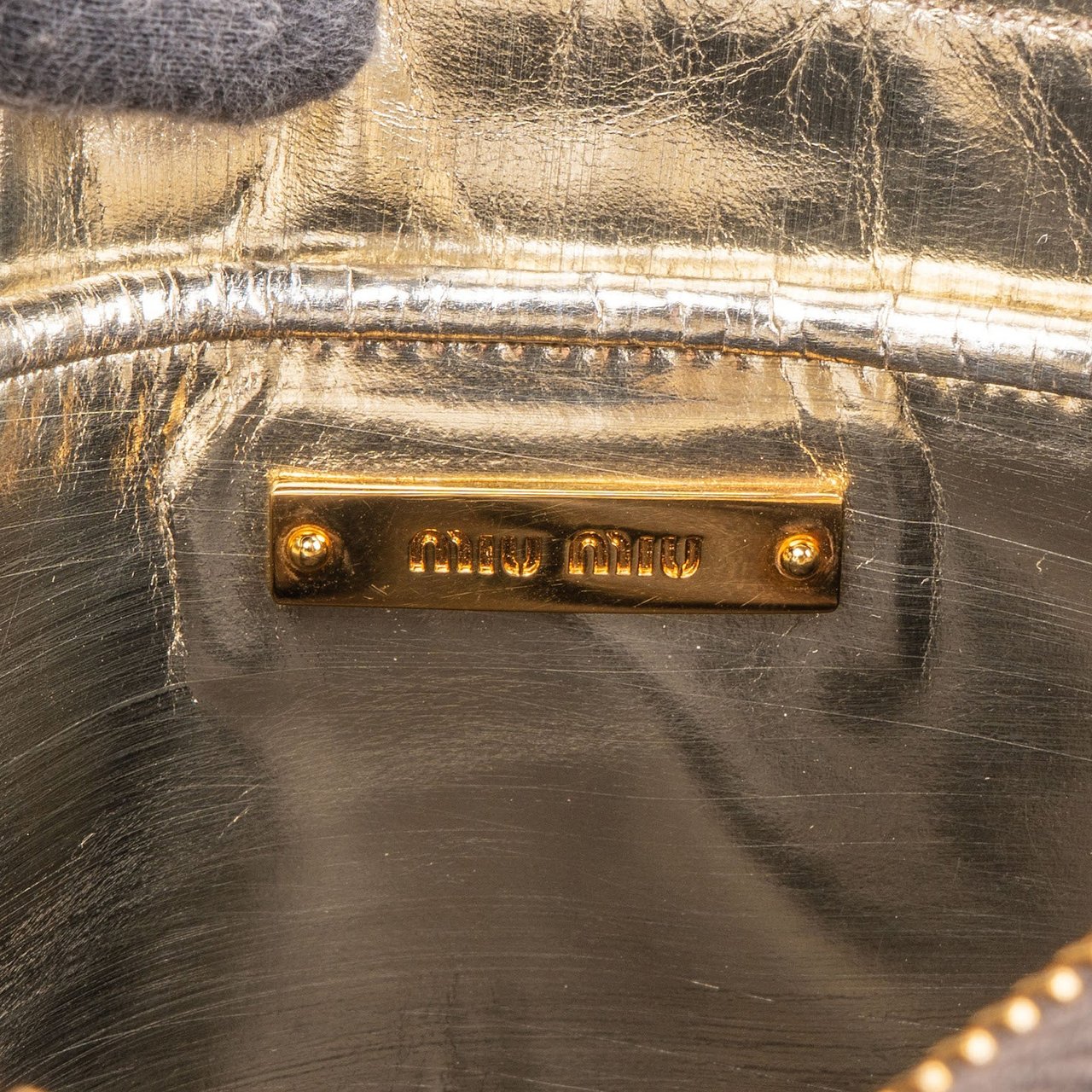 Miu Miu Metallic Leather Emblem Pouch Bag Oranje