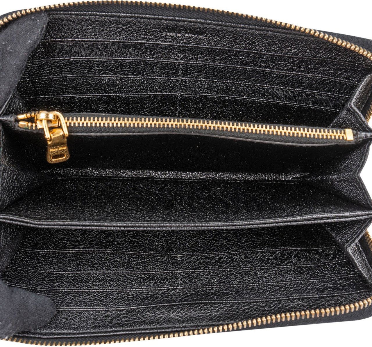 Miu Miu Black Leather Zip Around Wallet Zwart