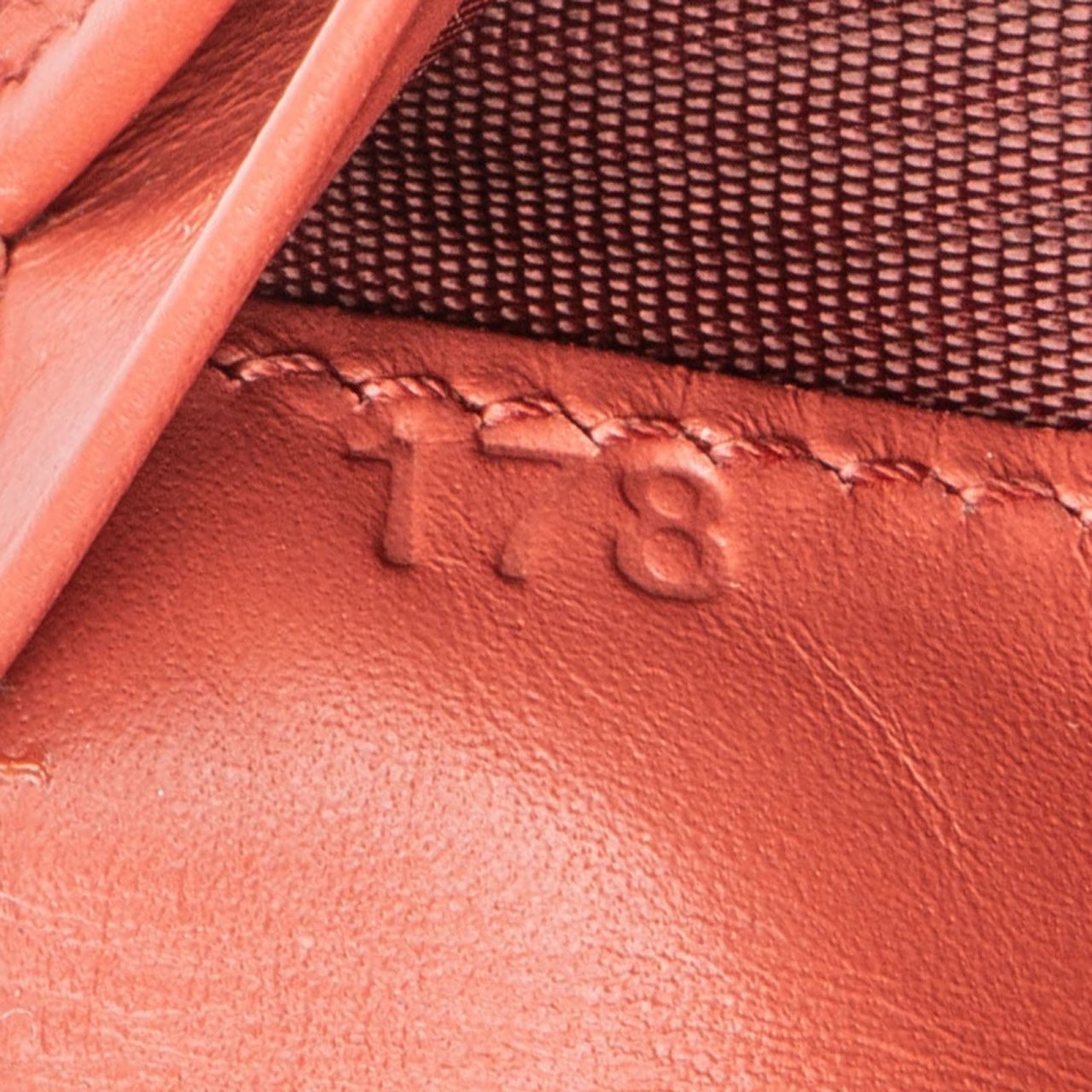 Miu Miu Cocco Craquelé Leather Kisslock Wallet Divers