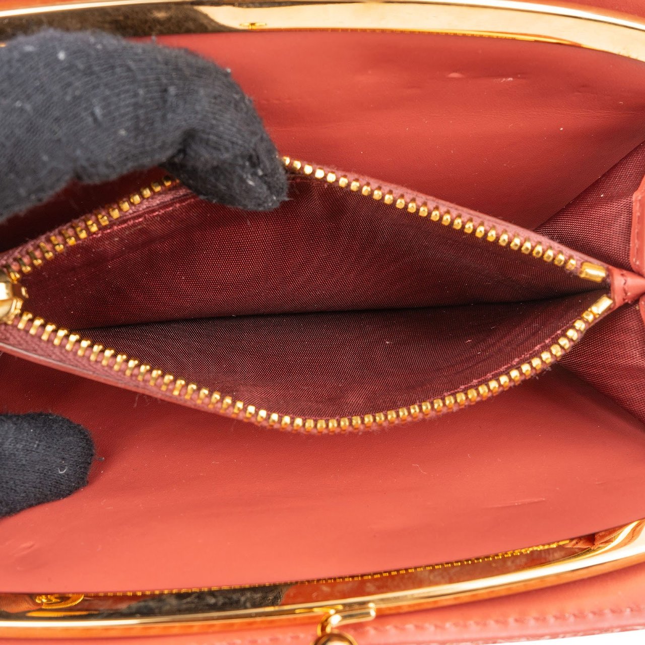 Miu Miu Cocco Craquelé Leather Kisslock Wallet Divers