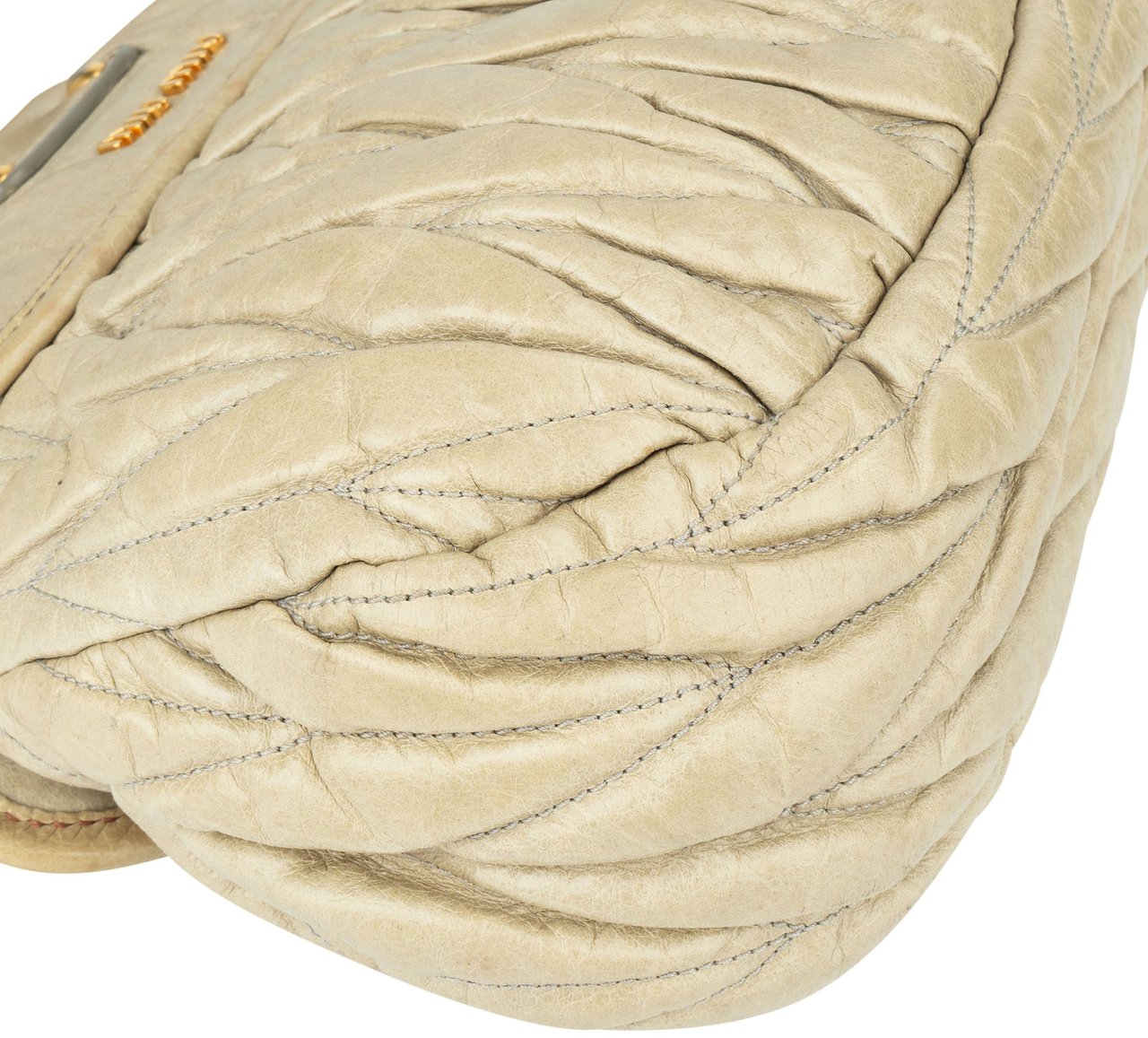 Miu Miu Miu Miu Quilted Leather Handbag Groen