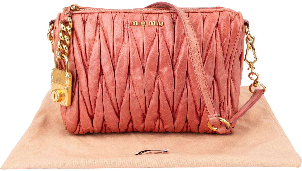 Miu Miu Miu Miu Quilted Leather City Shoulder Bag Roze