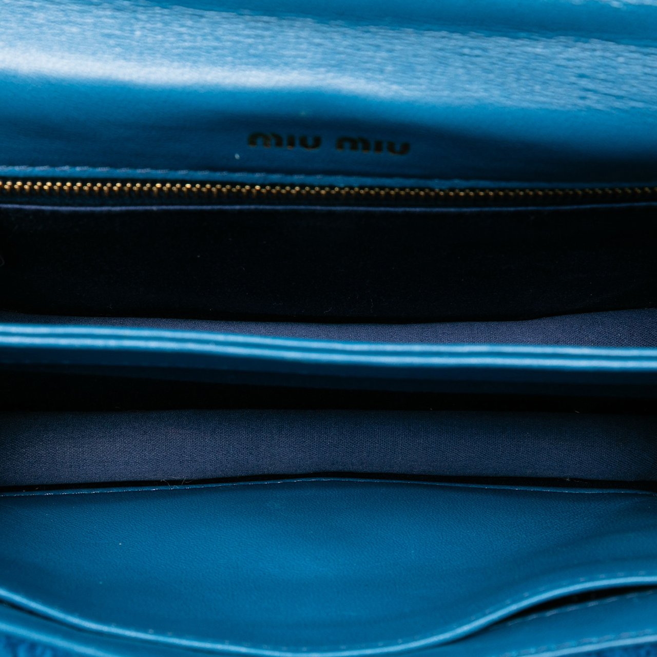 Miu Miu Velluto Matelasse Confidential Chain Crossbody Blauw