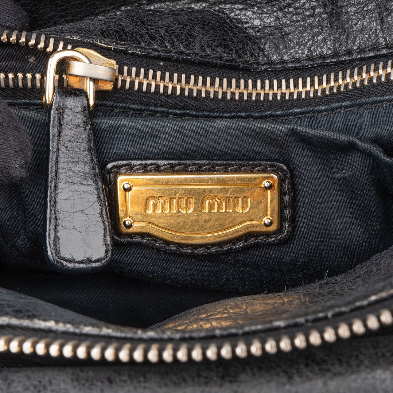 Miu Miu Miu Miu Black Leather City Handbag Zwart