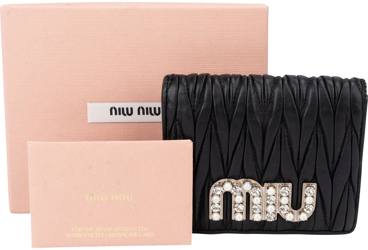 Miu Miu Miu Miu Quilted Leather Crystal Wallet Zwart