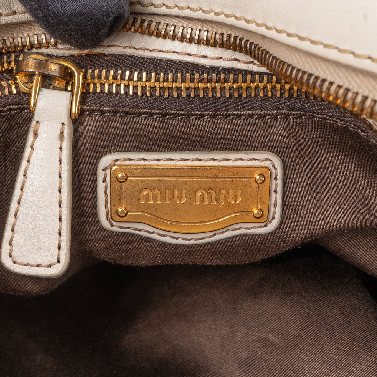 Miu Miu Miu Miu Classic Leather City Handbag Wit