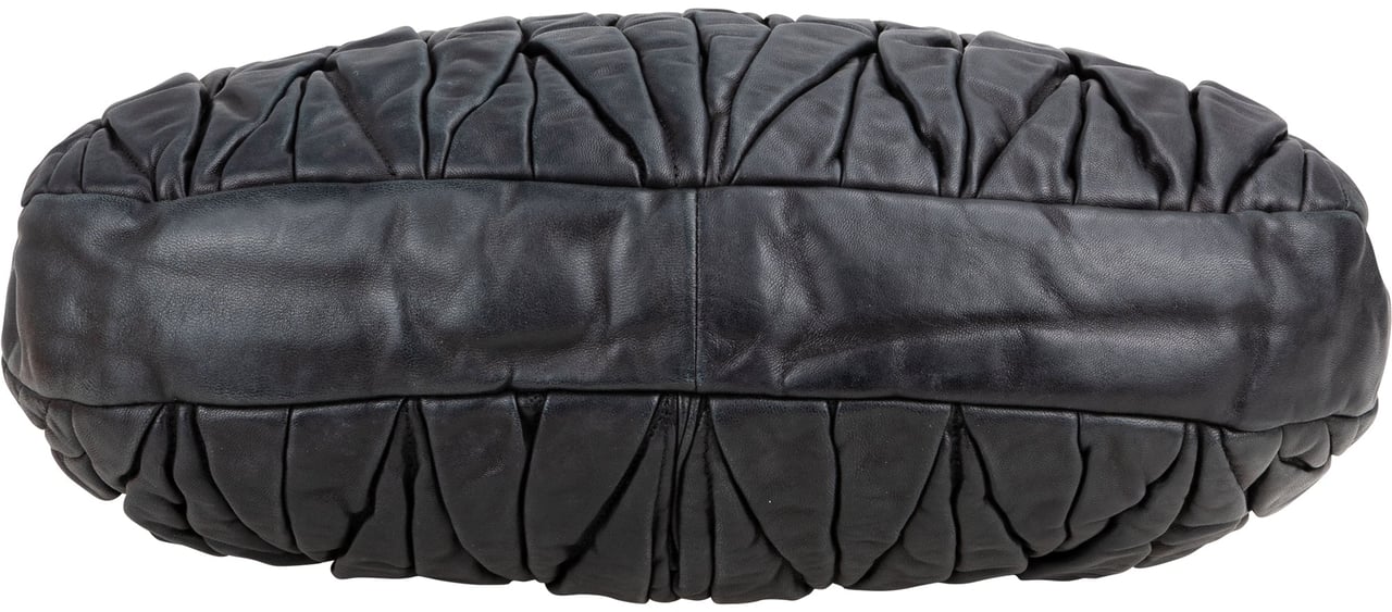 Miu Miu Miu Miu Quilted Leather City Handbag Zwart