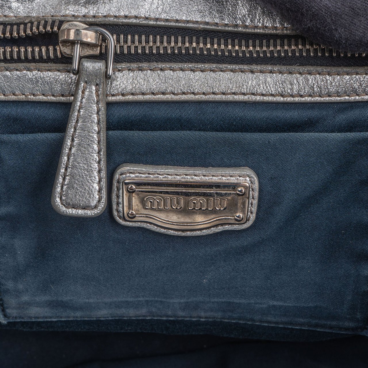 Miu Miu Miu Miu Quilted Leather City Handbag Zilver