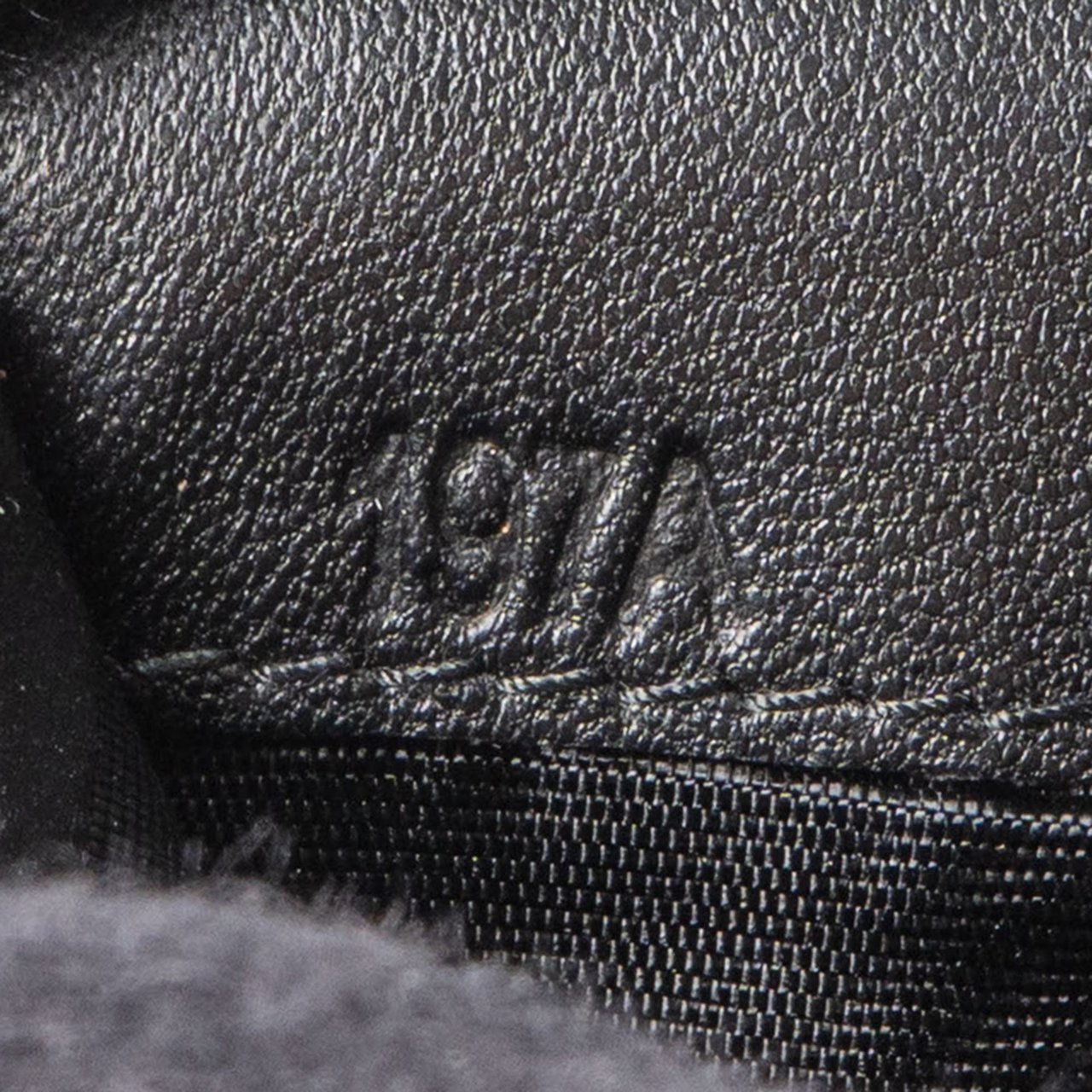 Miu Miu Miu Miu Quilted Leather Wallet Zwart