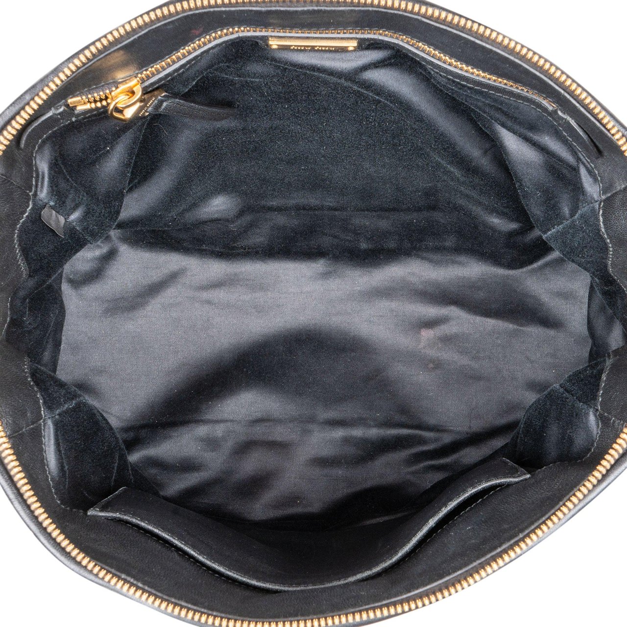 Miu Miu Miu Miu Quilted Leather Matelasse City Handbag Zwart