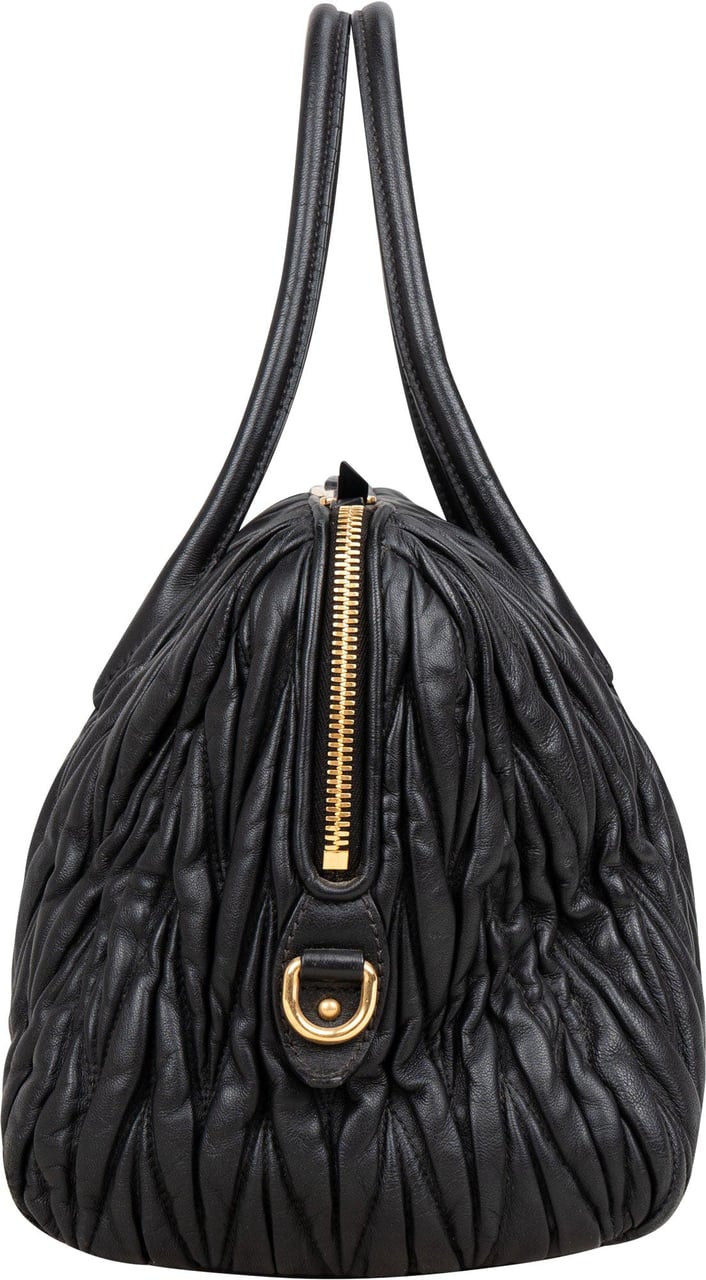 Miu Miu Miu Miu Quilted Leather Matelasse City Handbag Zwart