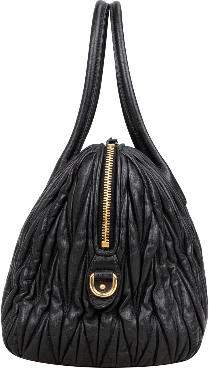 Miu Miu Miu Miu Quilted Leather Matelasse City Handbag Zwart