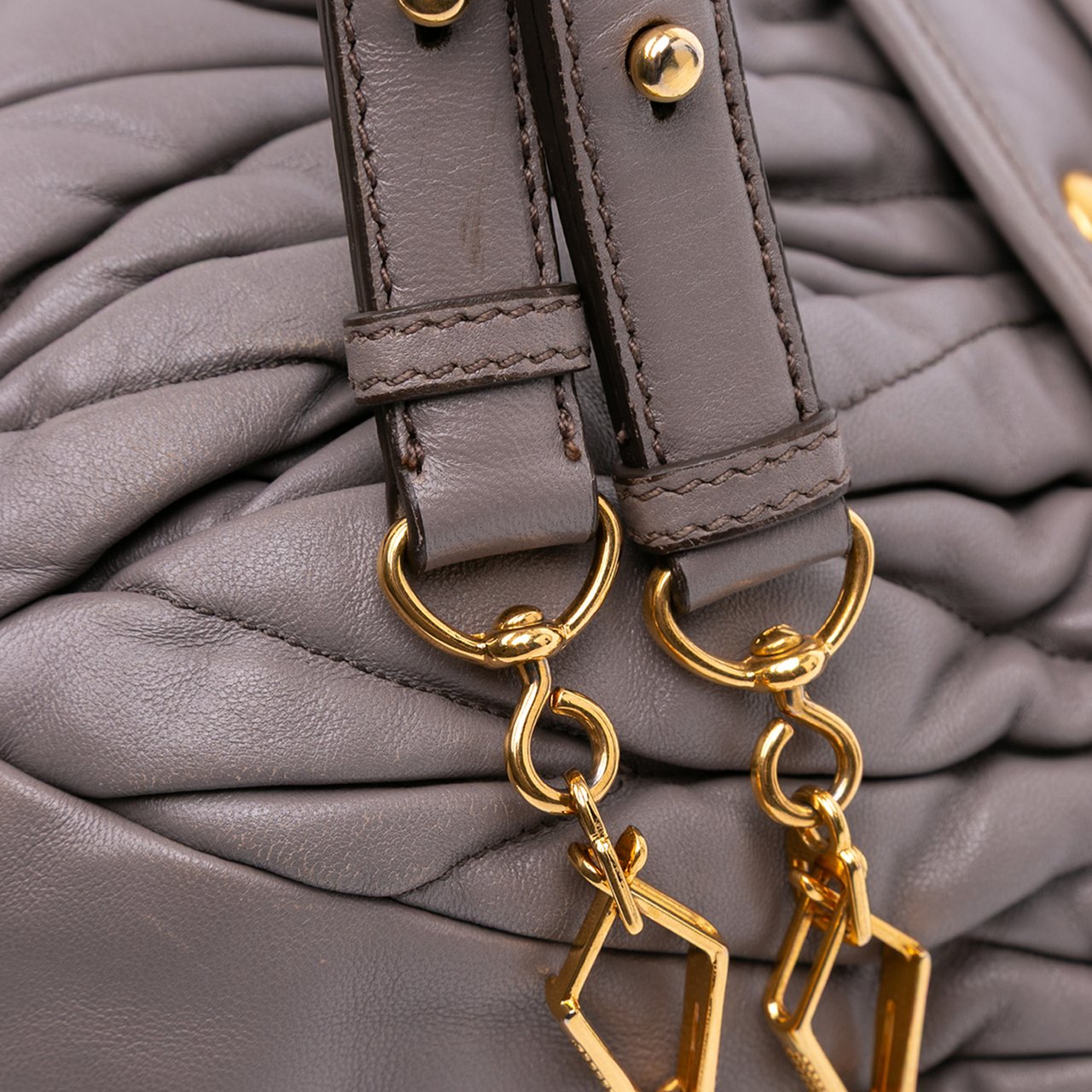 Miu Miu Matelasse Nappa Coffer Satchel Grijs