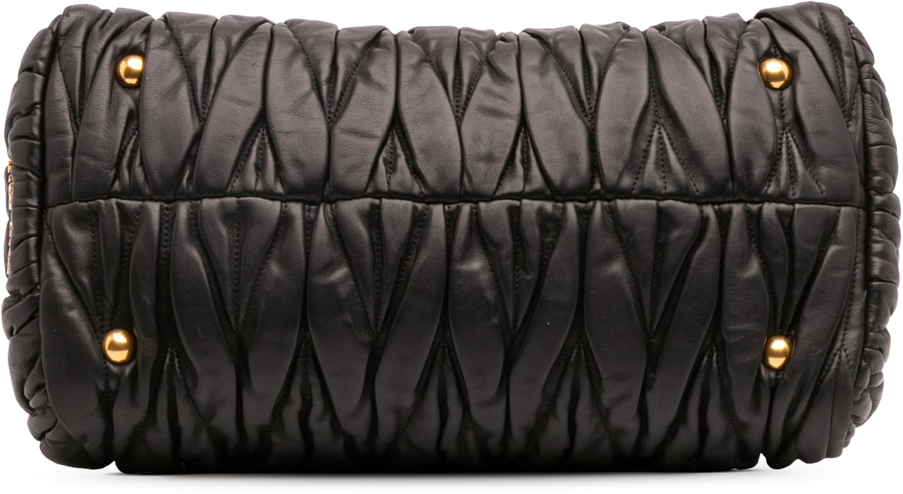 Miu Miu Matelasse Leather Turnlock Tote Zwart