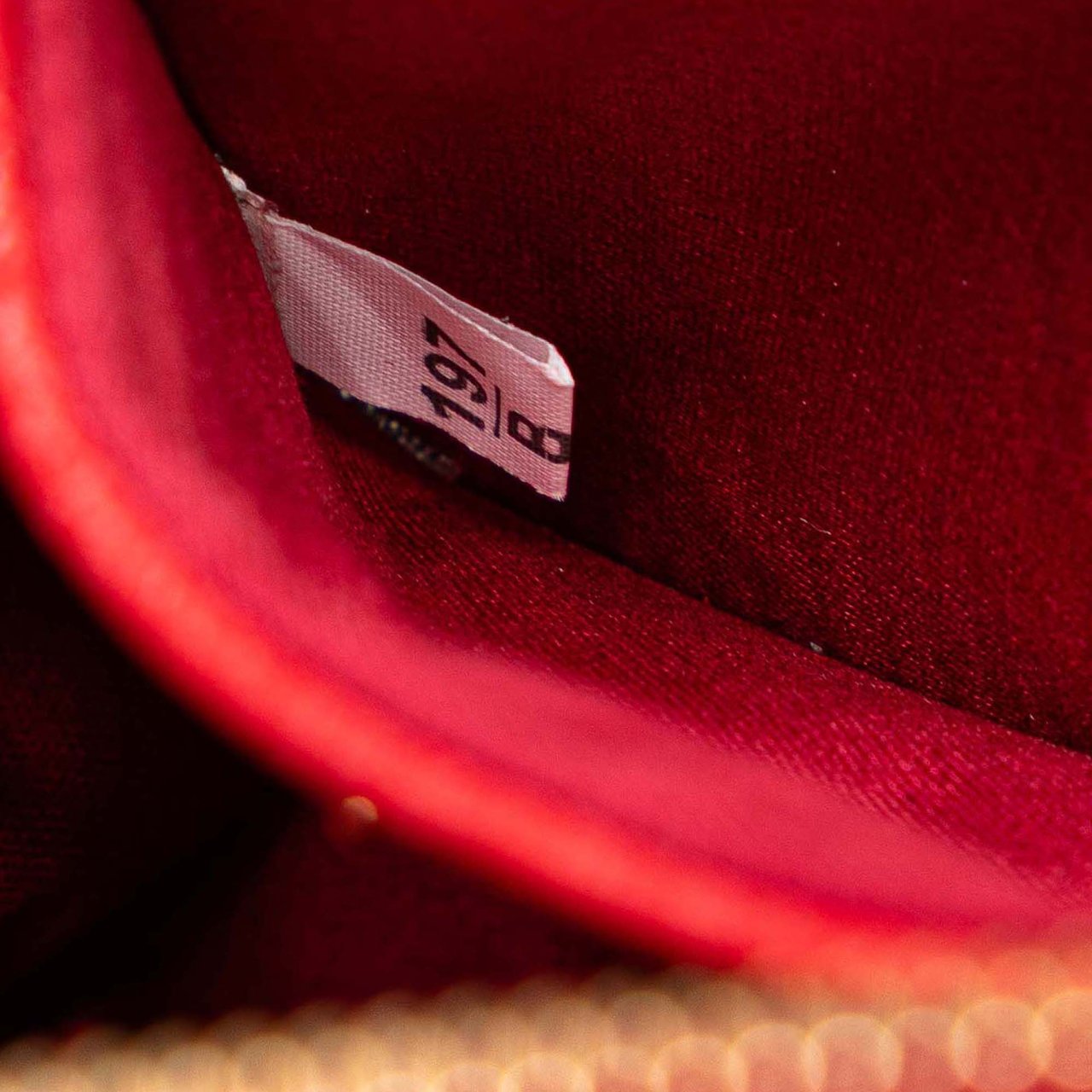Miu Miu Vitello Shine Bow Wristlet Clutch Rood