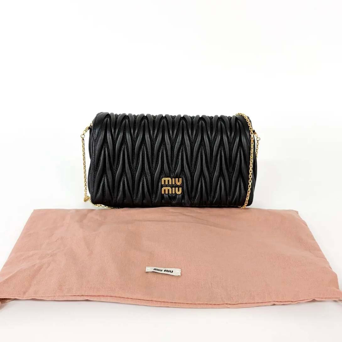 Miu Miu Nappa Matelassè Leather Zwart
