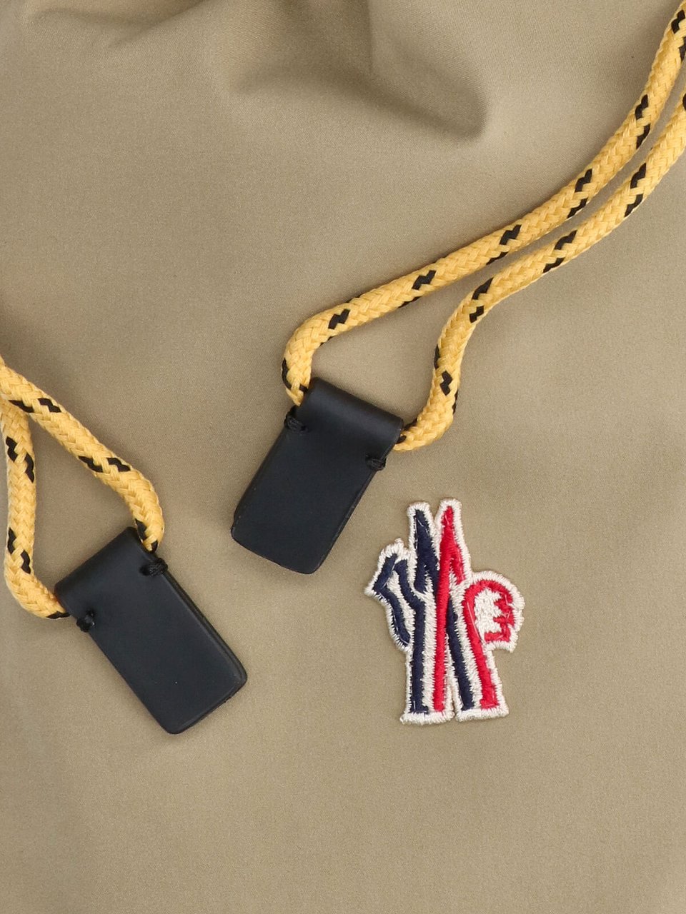 Moncler Beige Makaio Drawstring Fabric Shoulder Bag Neutraal