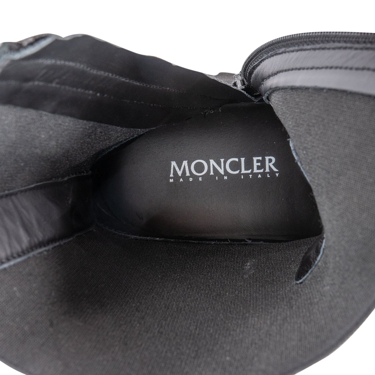 Moncler Moncler Black Chelsea Boots (37) Divers