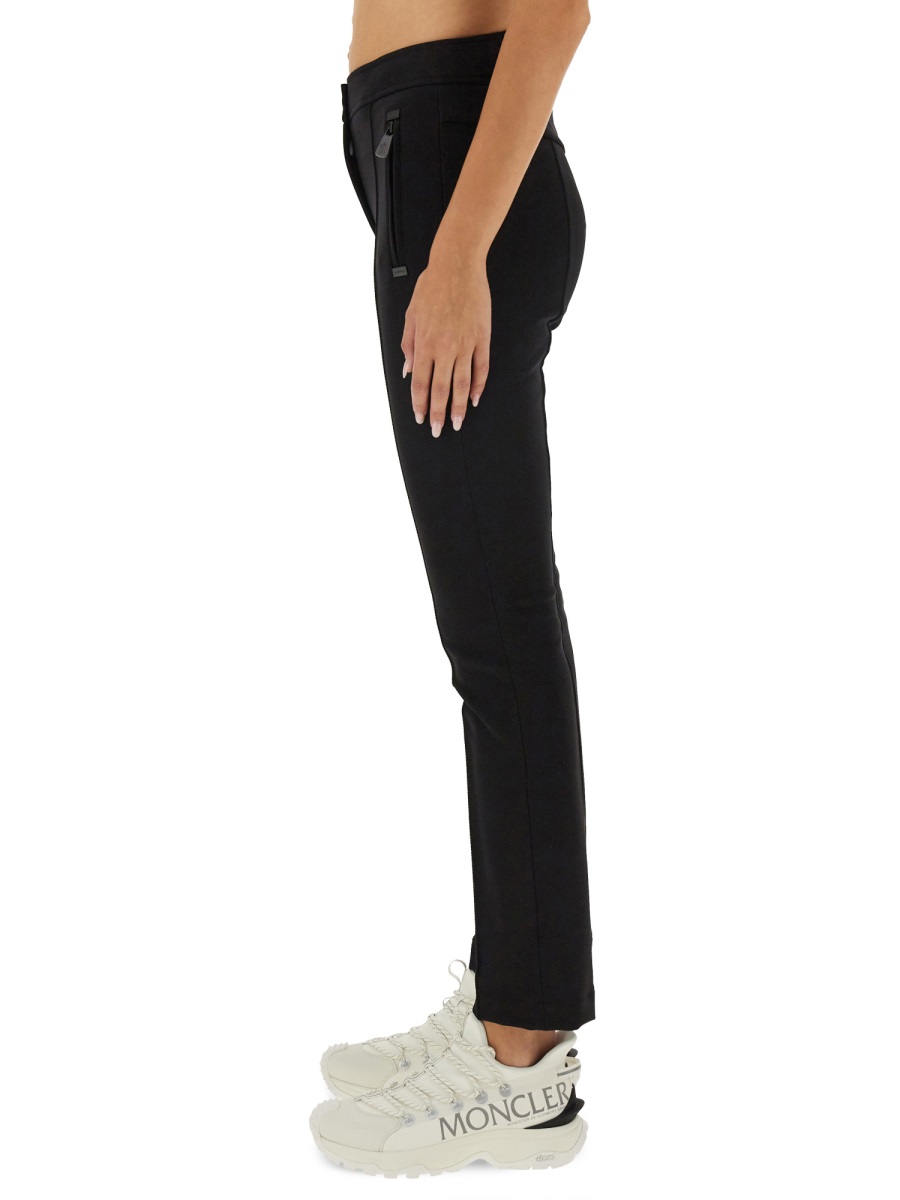 Moncler Slim Fit Pants With Logo Detail And Zippered Pockets Zwart