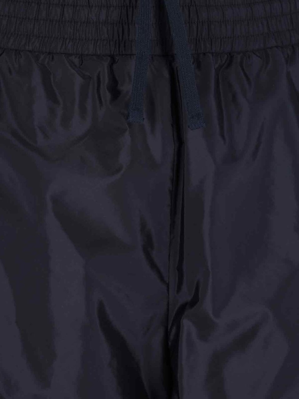 Moncler Navy Nylon Cargo Shorts With Silver Logo Detail Blauw