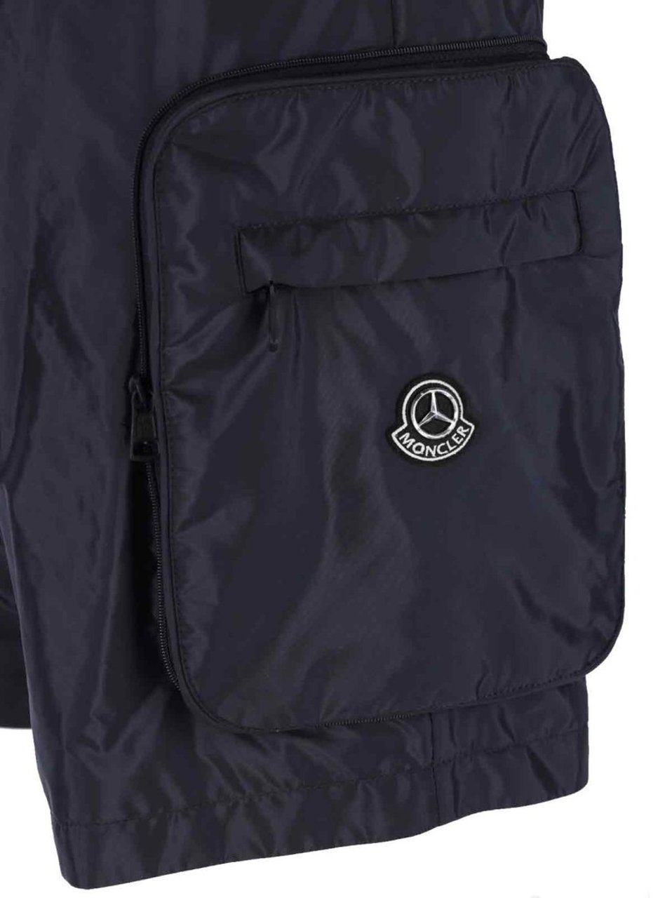 Moncler Navy Nylon Cargo Shorts With Silver Logo Detail Blauw
