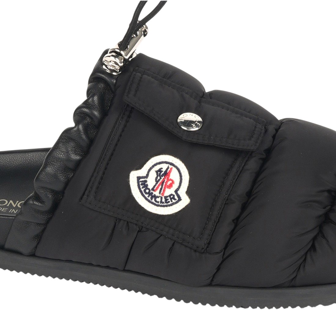 Moncler Pantofola imbottita con tasca nera Zwart