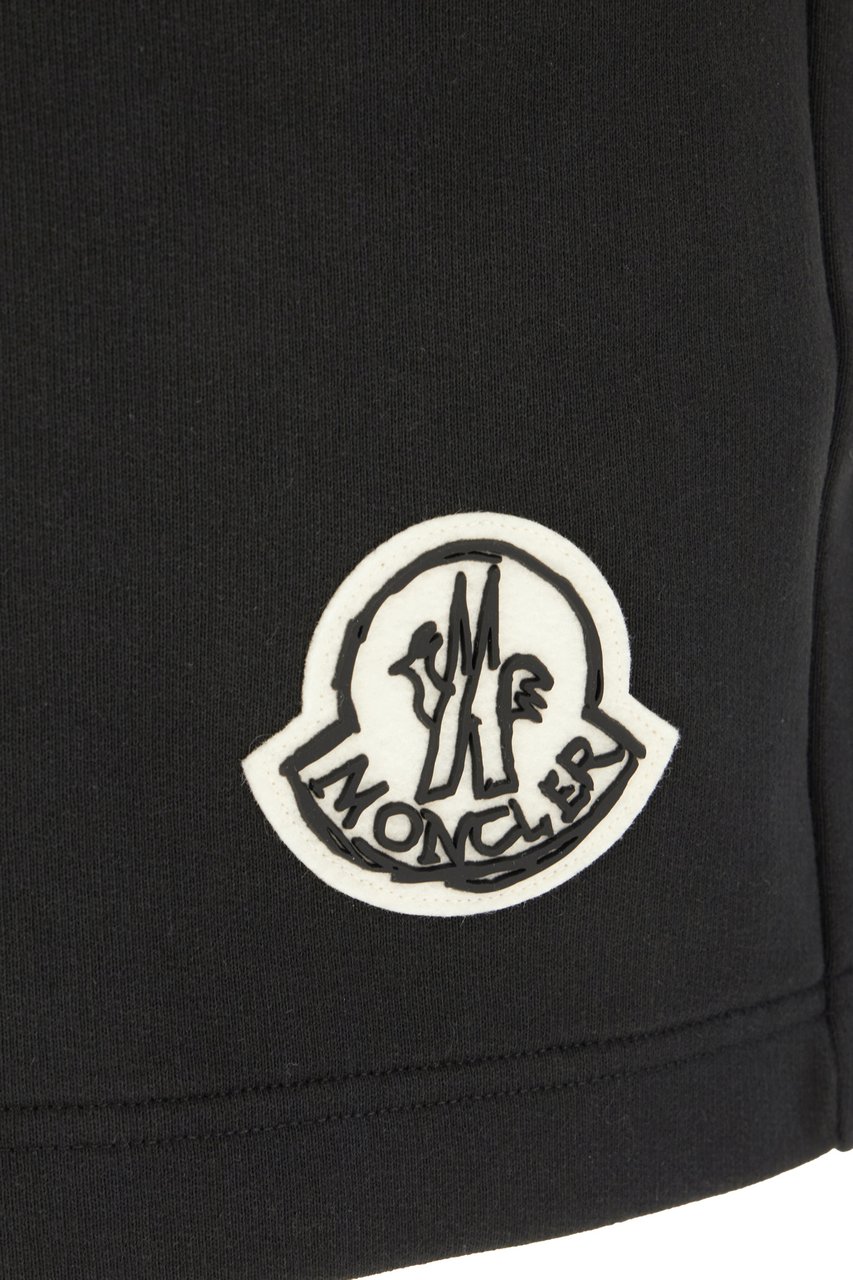 Moncler Black cotton bermuda shorts Zwart