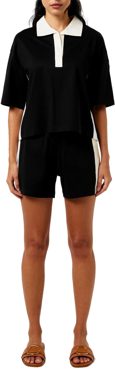 Moncler Logo Patch Cropped Polo Shirt Blauw