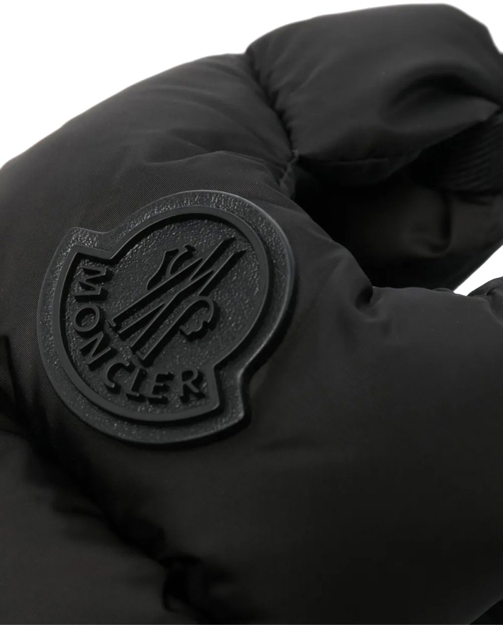 Moncler Legere Logo Patch Quilted Crossbody Bag Zwart