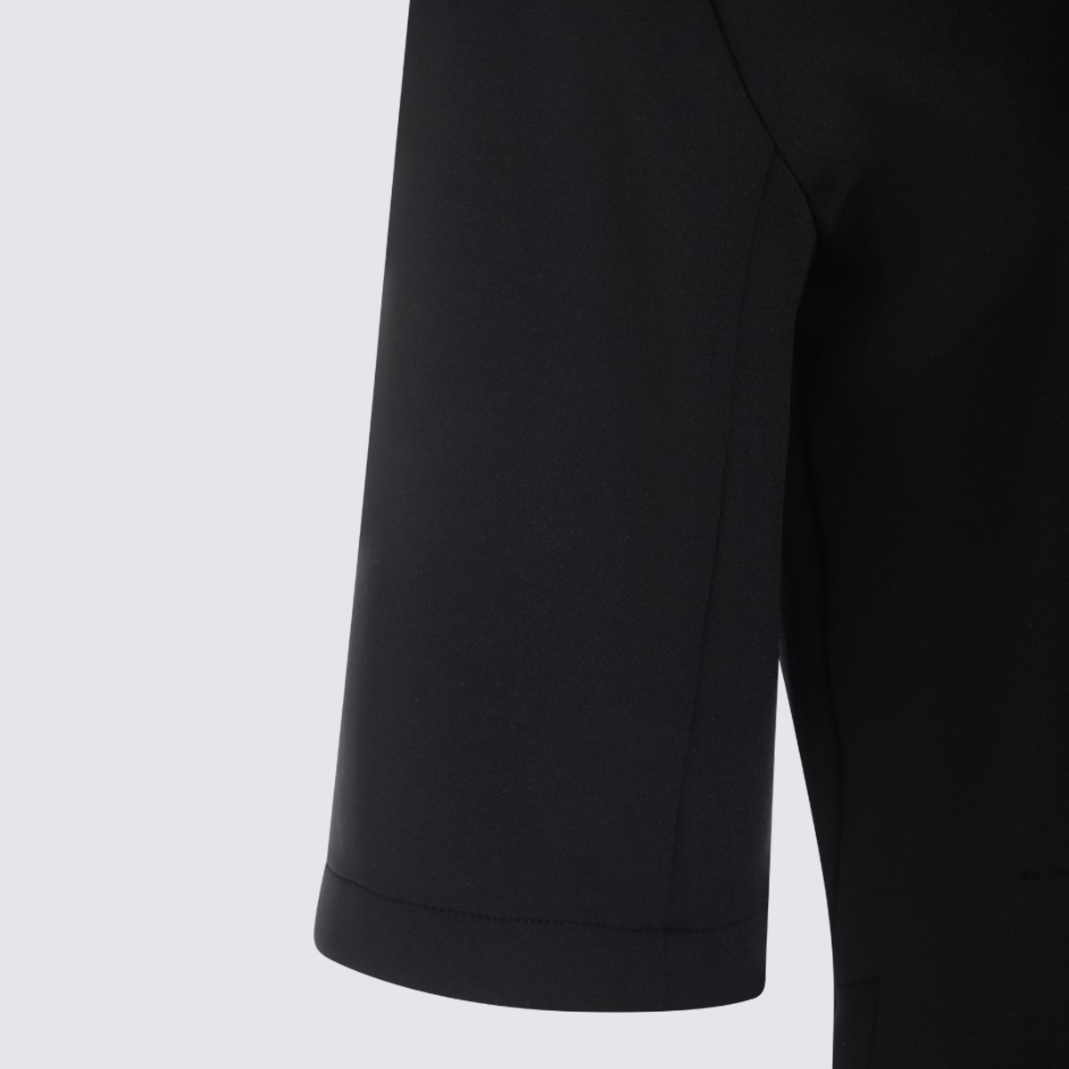 Moncler Cropped Black Top With High Neckline And Elbow-Length Sleeves Zwart