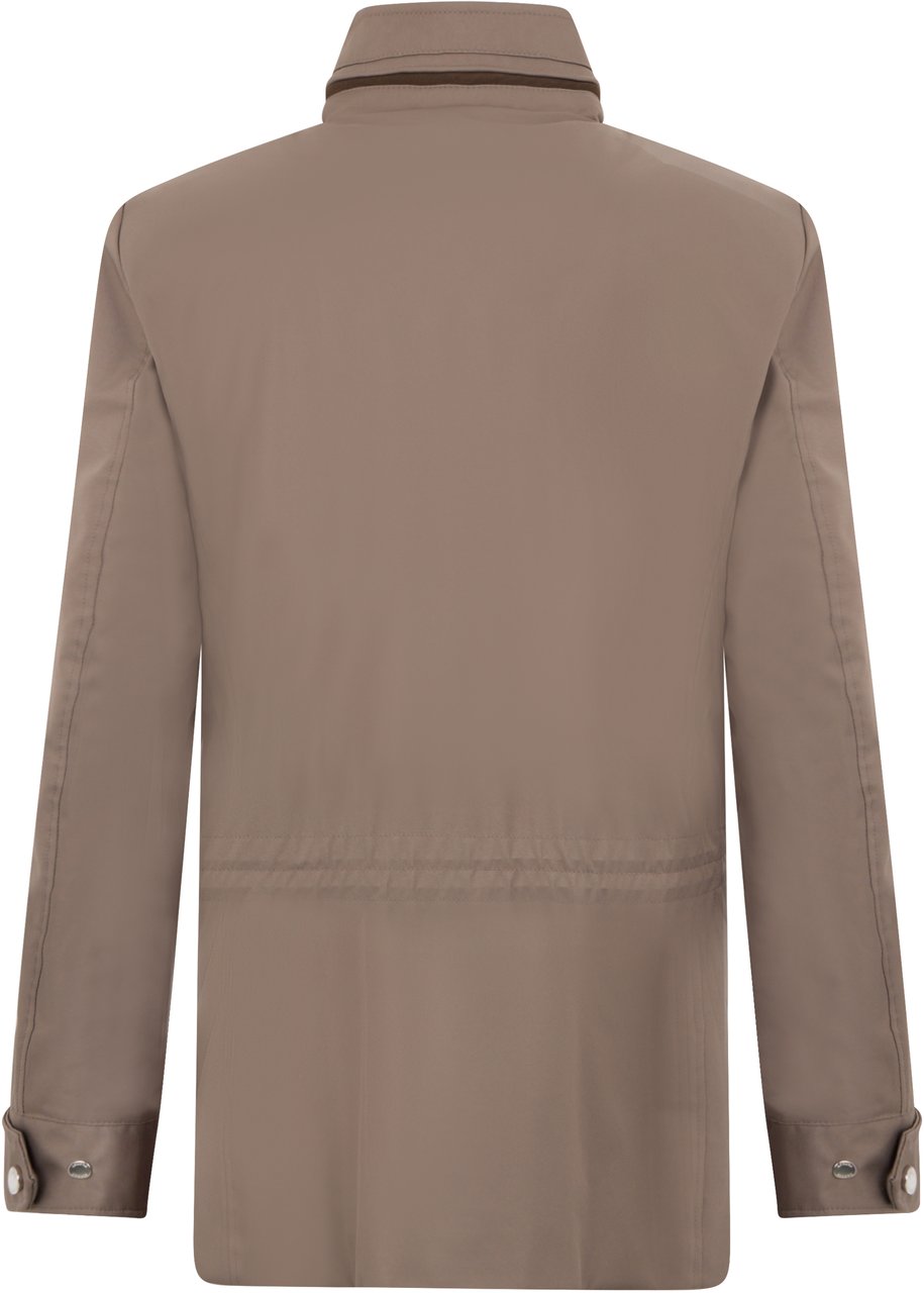 Moorer Light taupe colored jacket with high collar, versatile and refined design. Taupe