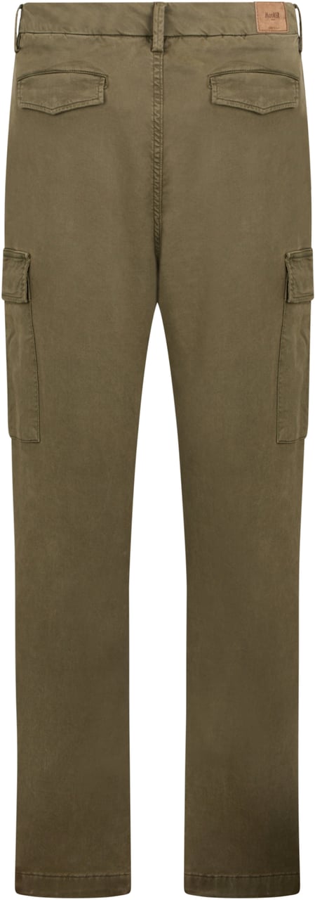 Moorer Cargo pants in dark green color with a casual and versatile design. Groen