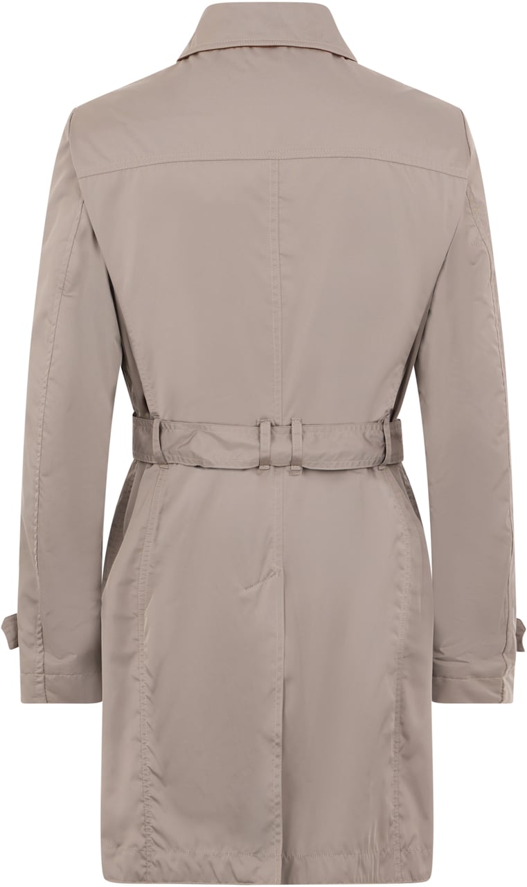 Moorer Elegant beige trench coat with adjustable belt. Neutraal