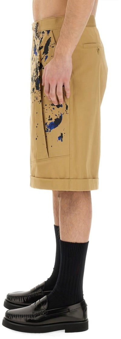 Moschino Bermuda Cargo Shorts With Unique Splatter Print Design Neutraal