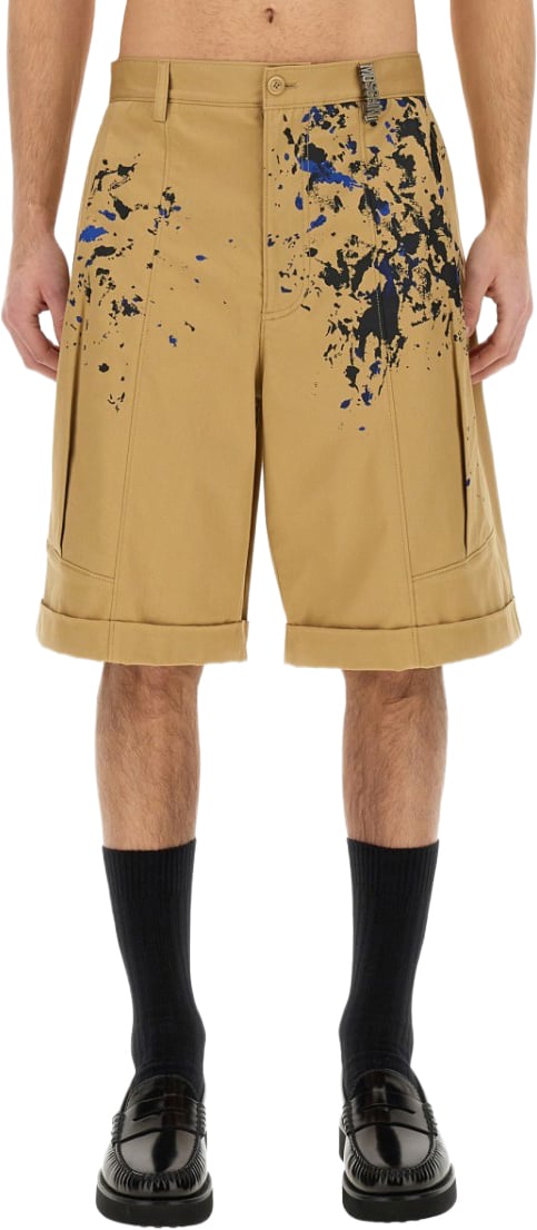 Moschino Bermuda Cargo Shorts With Unique Splatter Print Design Neutraal