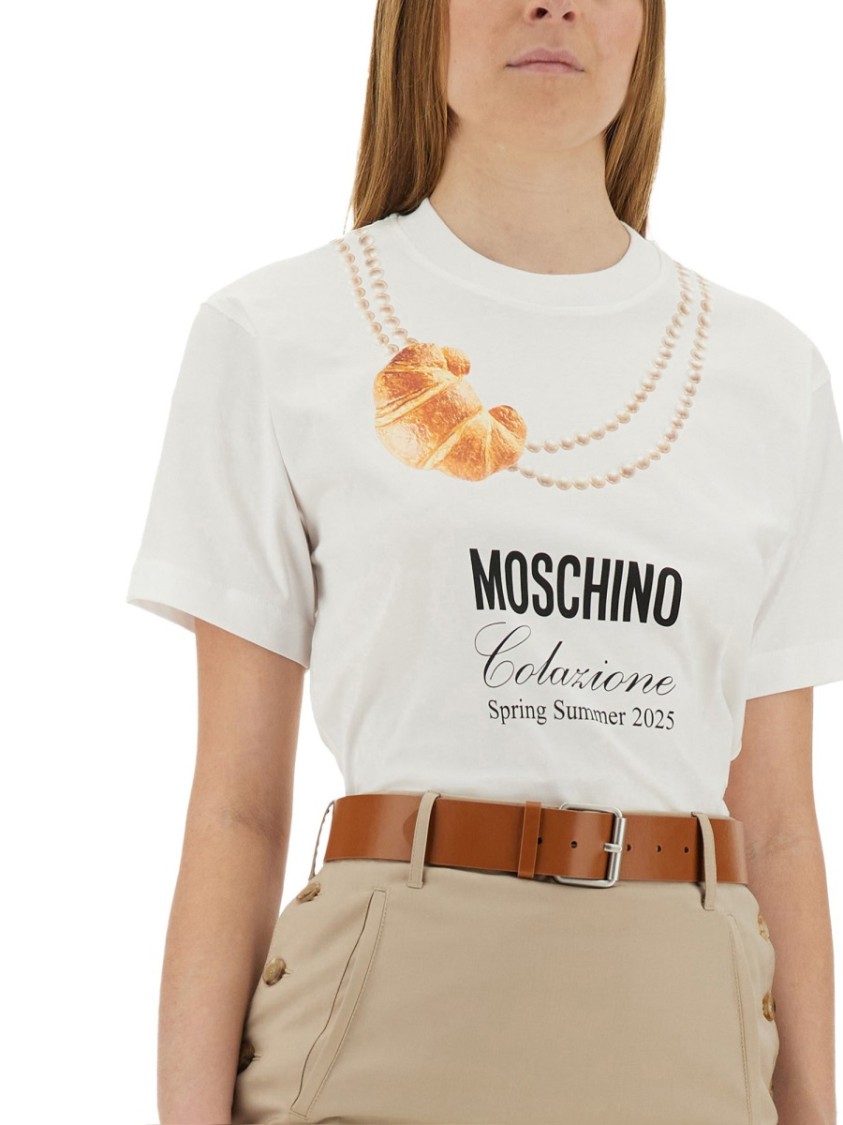 Moschino "Breakfast" Logo Print T-Shirt Wit