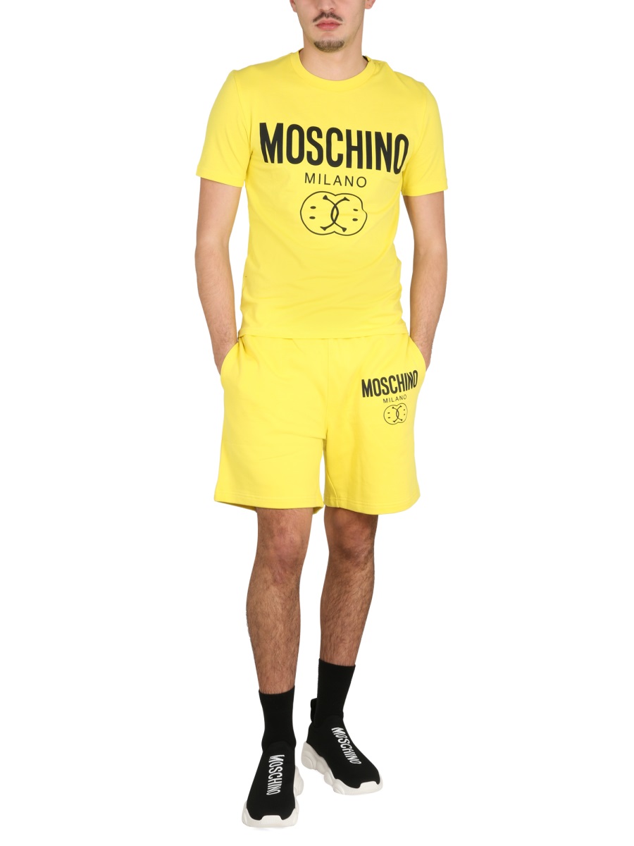 Moschino BERMUDA WITH LOGO Geel