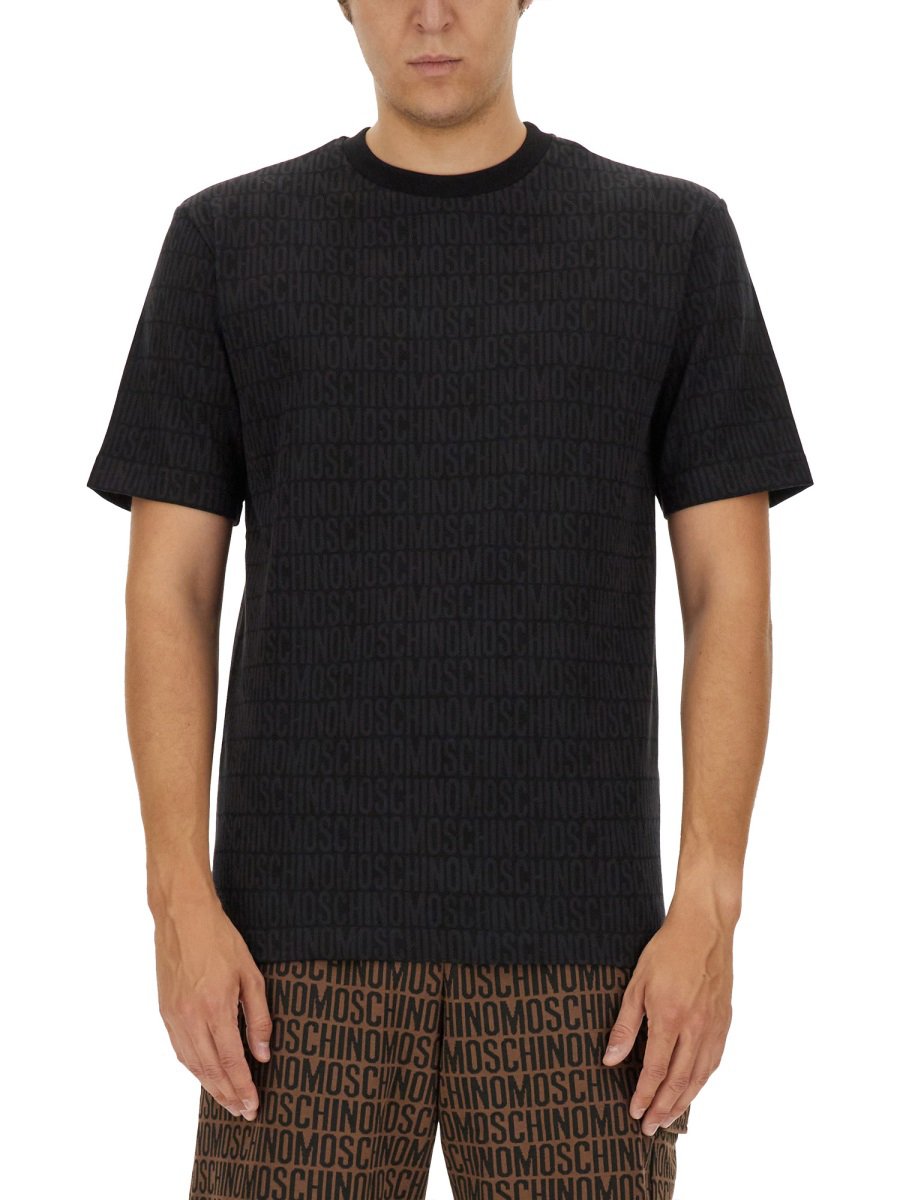 Moschino T-SHIRT WITH ALL OVER LOGO Zwart