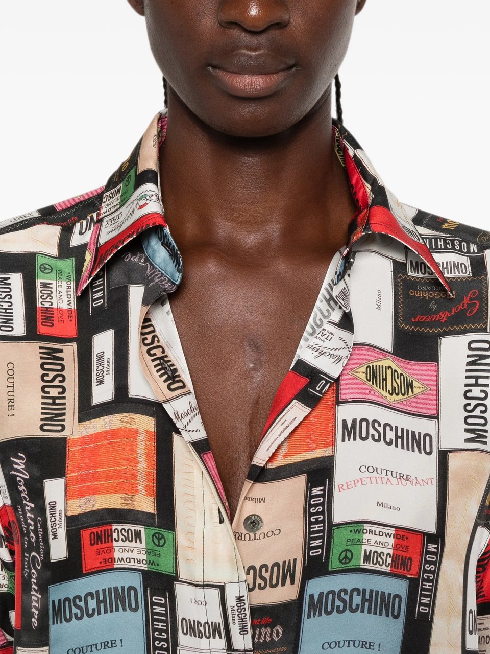 Moschino Long-Sleeved Button-Up Shirt with Eclectic Print Grijs