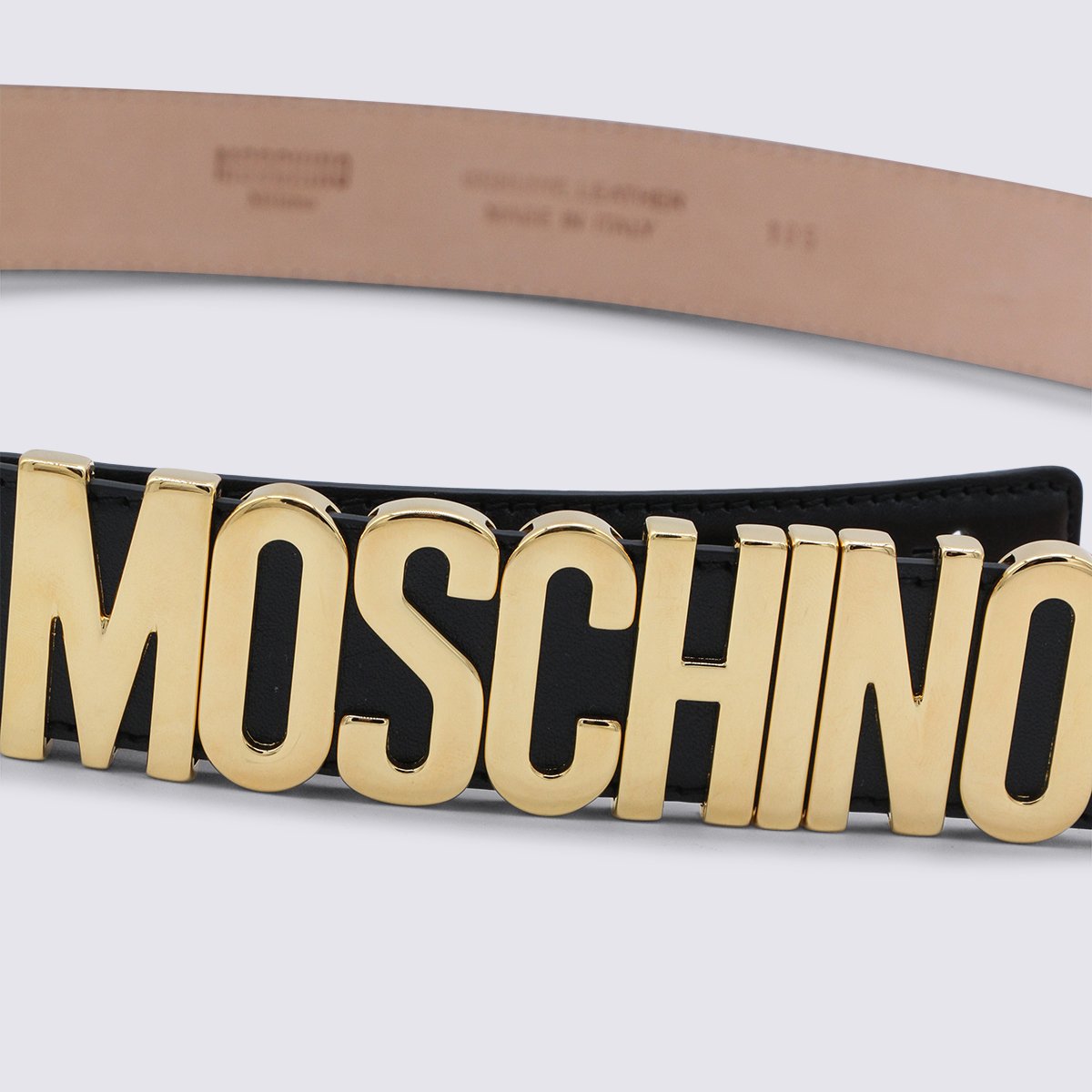 Moschino Leather Belt with Gold Logo Buckle Zwart