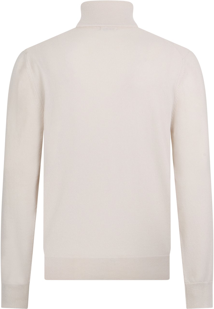 Muchachomalo Sand-colored sweater with a high collar and long sleeves. Wit