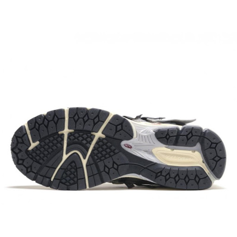 New Balance New Balance 1906A Silver Metalic Castlerock Grijs