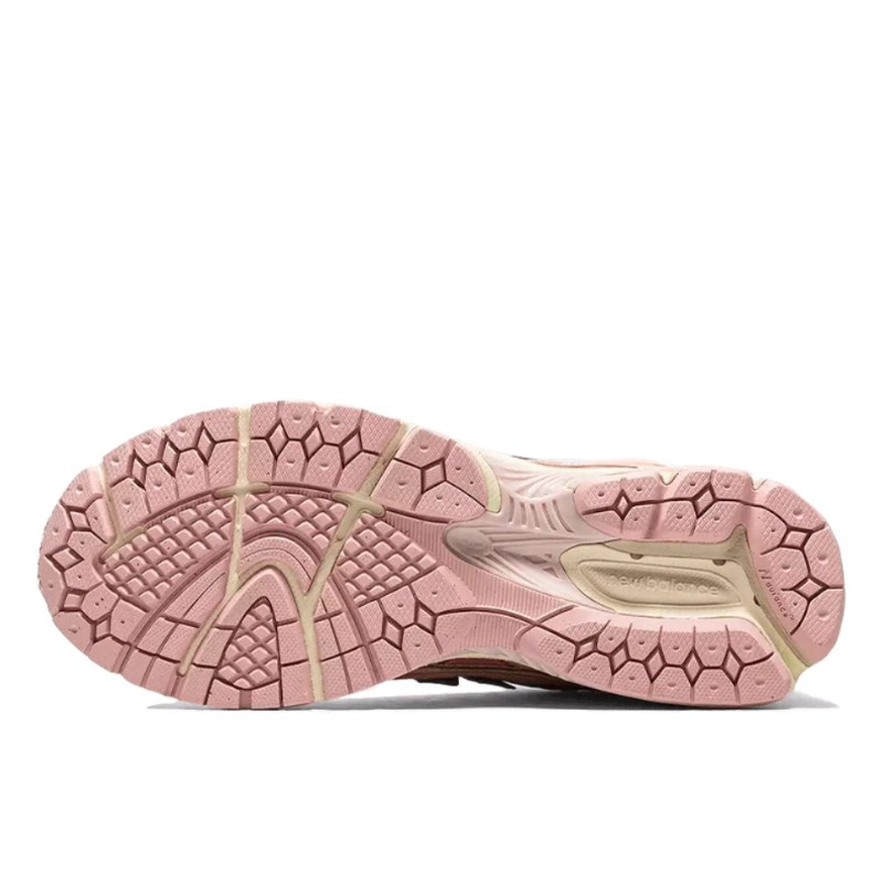 New Balance New Balance 1906R Lunar New Year Pink Roze