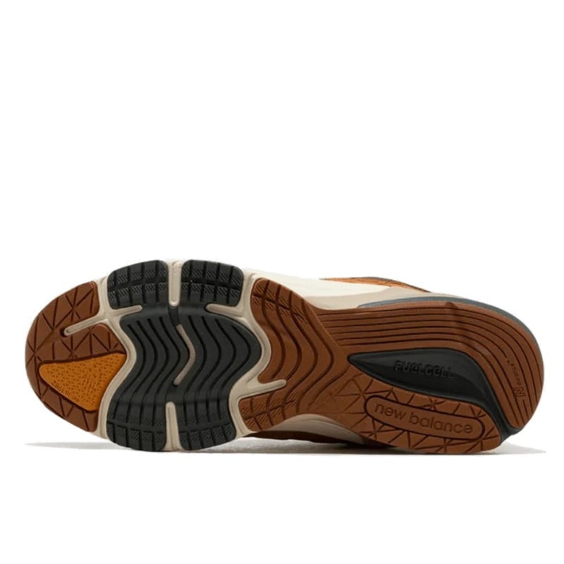 New Balance New Balance 990 V6 Carhartt WIP Sculpture Center Bruin