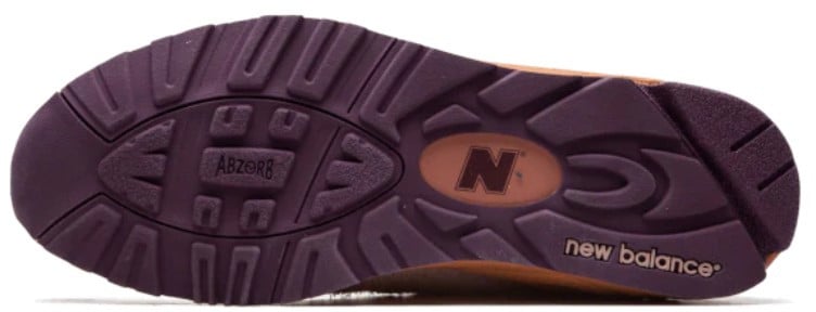 New Balance New Balance 990 V2 Salehe Bembury Sand Be The Time Roze