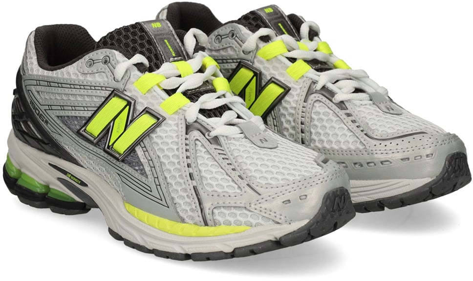 New Balance Sneakers Light Silver Metallic Zilver