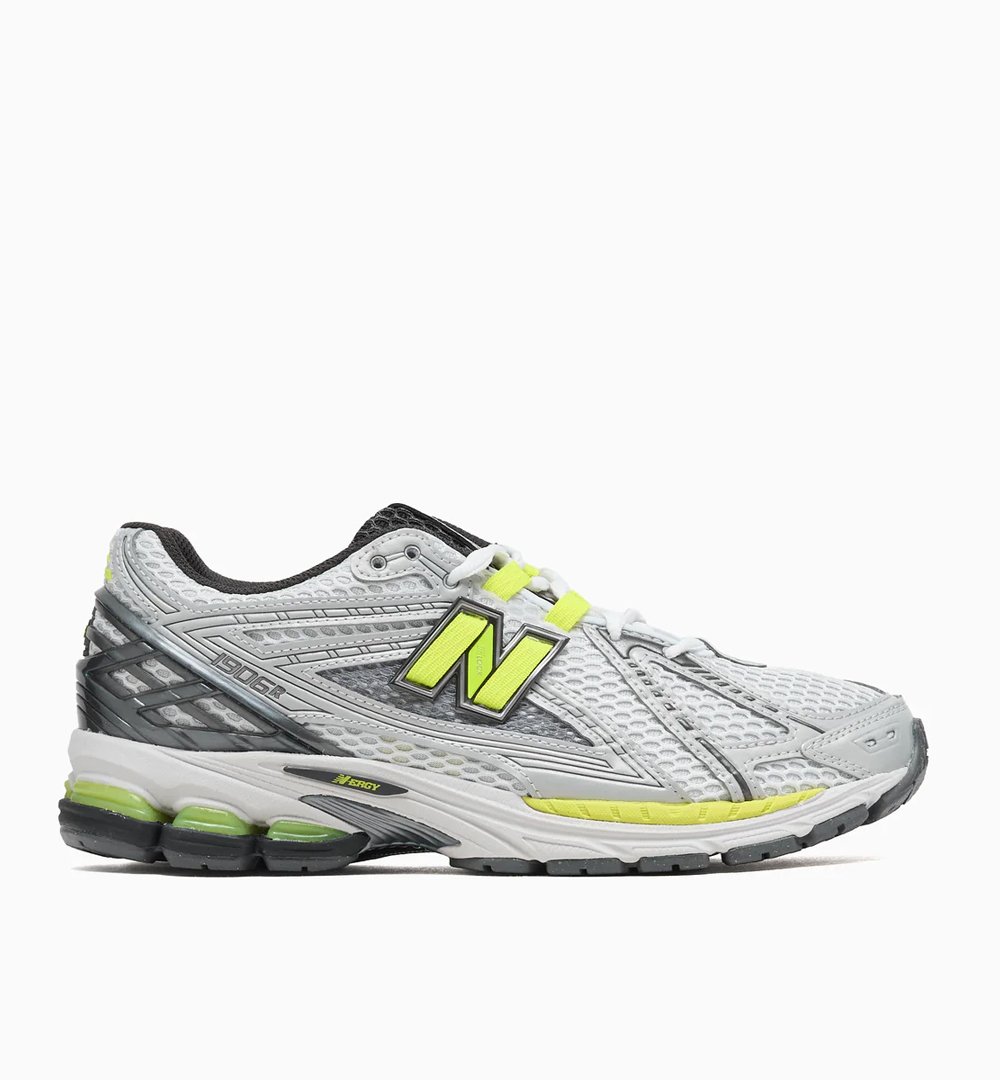New Balance Sneakers Light Silver Metallic Zilver