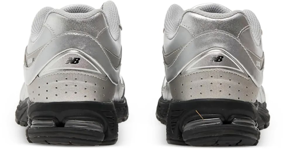 New Balance 2002r Silver Metallic Sneakers Zilver
