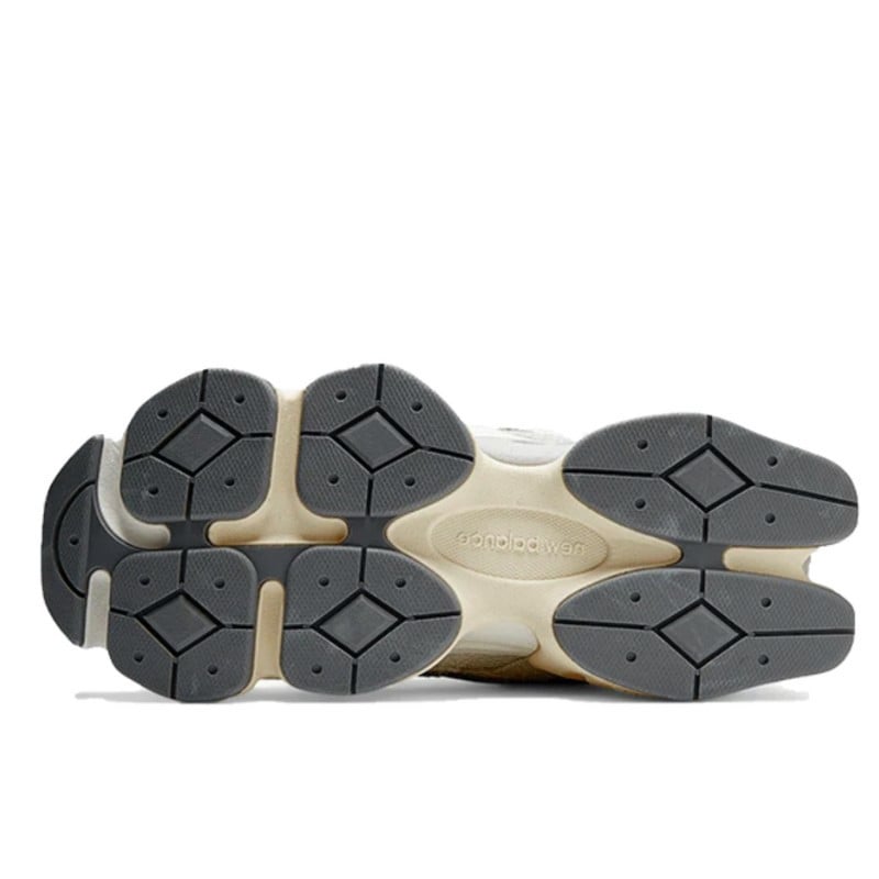 New Balance New Balance 9060 Moonbeam Sea Salt Grijs